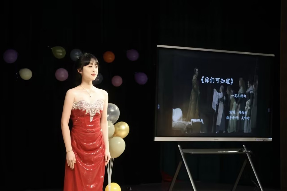D:\桌面\24251相關\24251網站\音你而來樂動青春22音表畢業音樂會\b26fbf40e2f54f756106c2856ff2afe0_compress.jpg